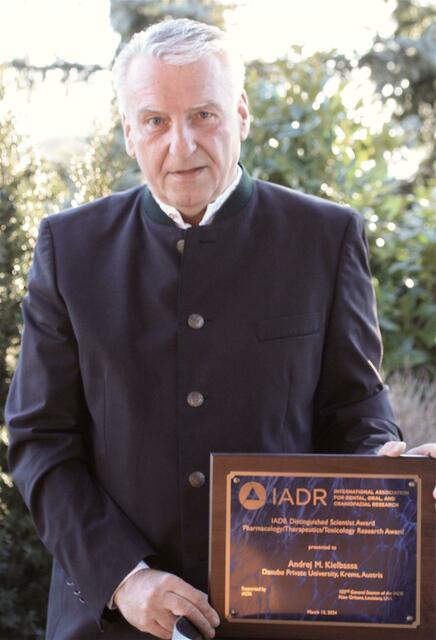 Andrej Kielbassa von der Danube Private University in Krems erhielt den IADR Distinguished Scientist Award. | Foto: privat