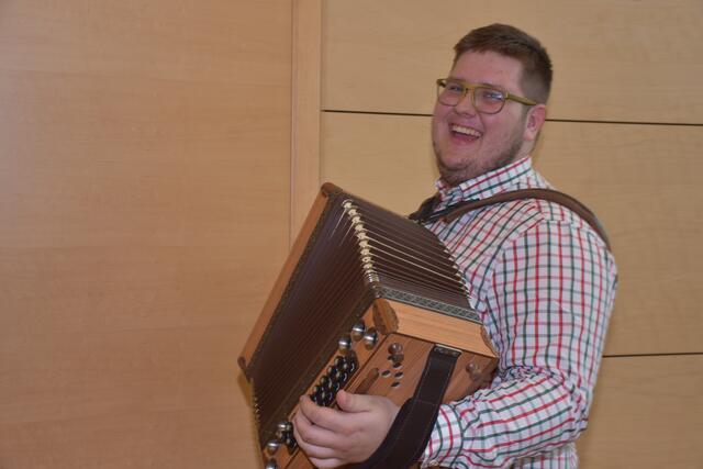 Audit of Art-Leistungsabzeichne in Gold-für Paul Riegler, auf der Steirischen Harmonika, Bad Kreuzen. | Foto: Robert Zinterhof