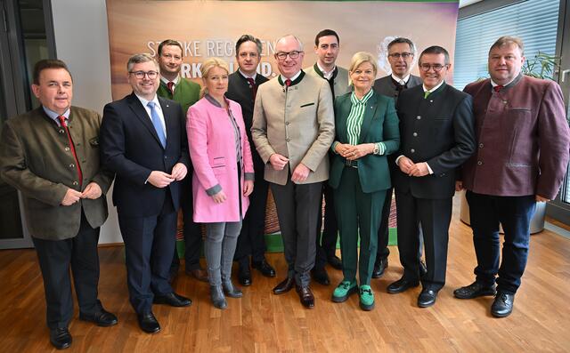 Das gesamte Präsidium des NÖ Bauernbundes gratuliert LH-Stv. Stephan Pernkopf zur Wiederwahl. | Foto: NÖ Bauernbund