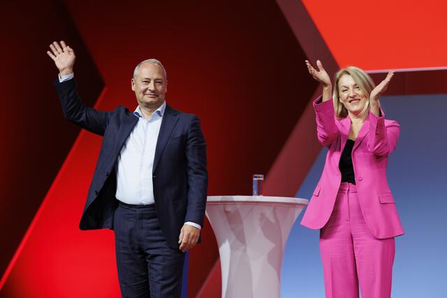 Andreas Schieder, SPÖ-Spitzenkandidat für die EU-Wahl, und Evelyn Regner, SP-Vizepräsidentin des EU-Parlaments. | Foto: ERWIN SCHERIAU / APA / picturedesk.com