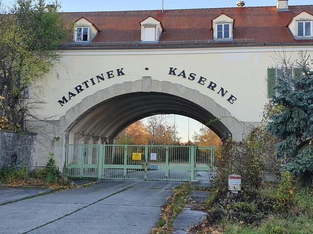 Seit mehr als zehn Jahren eine Rätsel-Box: die verwaiste Martinek-Kaserne in Baden. | Foto: RMA Archiv