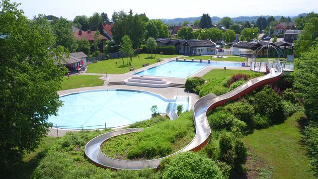 In Schwanenstadt kann ab 9. Mai gebadet werden.  | Foto: Stadtgemeinde Schwanenstadt