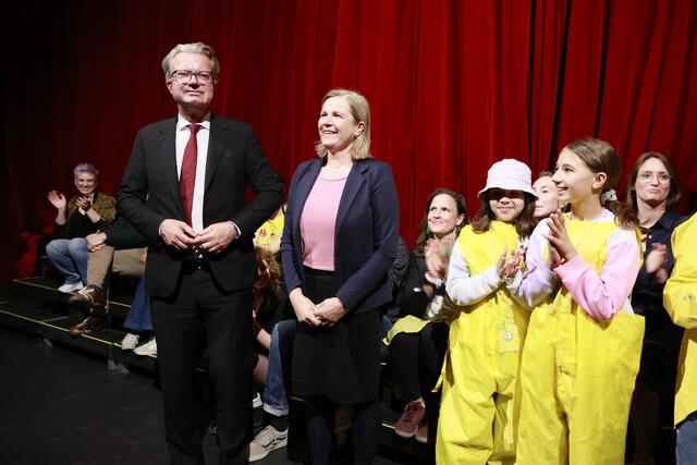 Würdig begangen wurde der zehnte Geburtstag gemeinsam mit Landeshauptmann Christopher Drexler, Vizebürgermeisterin Judith Schwentner und zahlreichen Gästen der österreichischen und internationalen Theaterszene. | Foto: Clemens Nestroy