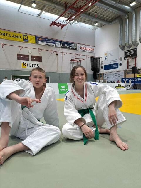 Österreichische Vizemeisterin Luzia Bixa und Maksym Kogang nach der Siegerehrung