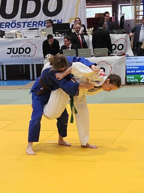 Luzia Bixa beim Wurfangriff bei den Österreichischen Meisterschaften U16 in Krems