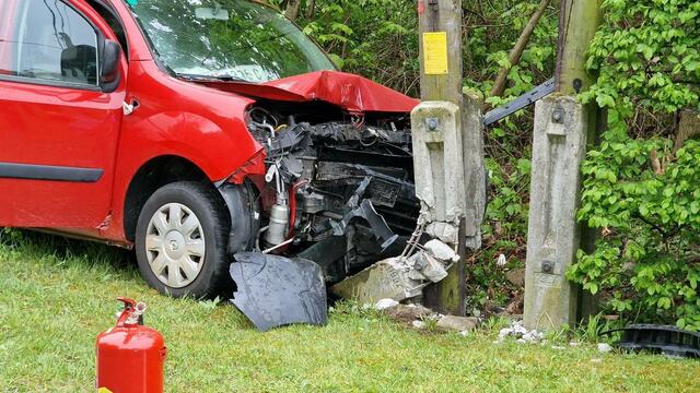 Das Auto wurde völlig demoliert. | Foto: DOKU-NÖ