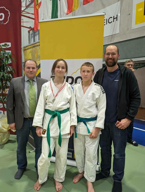 Judotrainer Markus Betz, Luzia Bixa, Maksym Kogan und Georg Bixa
