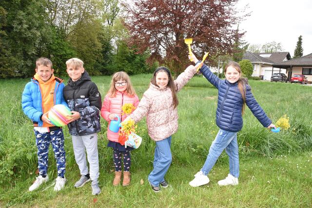 Mariella Fichtenbaum, Katharina Stöckl, Darius Huber, Anna Striukuvata und Aleksandar Sijacic freuen sich bereits auf den neuen Spielplatz in Pottenbrunn. | Foto: Vorlaufer