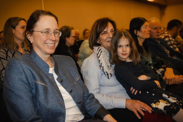 Katherina, Elisabeth und Anna waren schon sehr gespannt auf dieses musikalische Event. | Foto: Harald Walzer