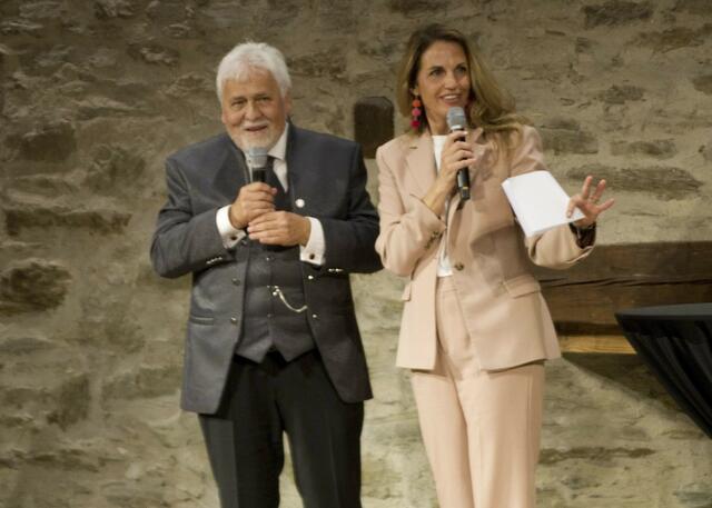 Elisbabeth Gamauf-Leitner im Gespräch mit Frauenarzt Kurt Resetarits.