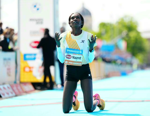 Erstmals gab es einen Sieg für Eritrea: Nazret Weldu gewann als schnellste Frau den Vienna City Marathon 2024. | Foto: EVA MANHART / APA / picturedesk.com