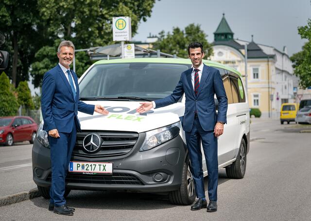 Präsentieren das Erfolgsprojekt: VOR-Geschäftsführer Wolfgang Schroll und Verkehrslandesrat und LH-Stellvertreter Udo Landbauer.  | Foto: NLK Pfeffer