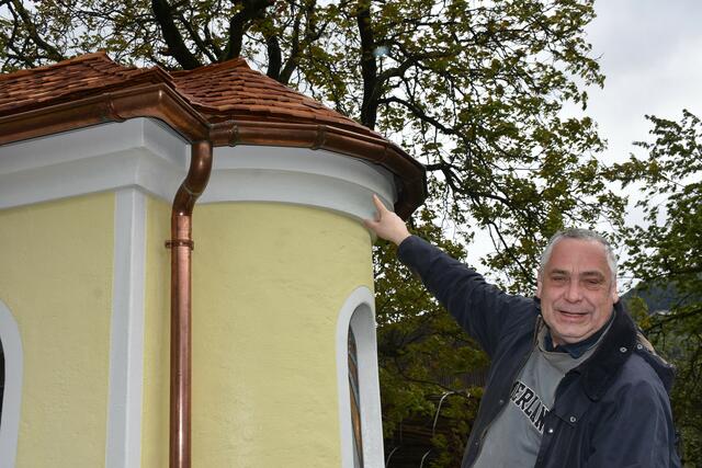 Die neue Kapelle in Panholz 5 der Familie Kranzl mit dreifach gedeckt mit Schindeln.  | Foto: Robert Zinterhof