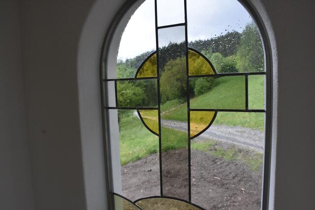 Die neue Kapelle in Panholz 5 der Familie Kranzl, mit Blick auf Grein. | Foto: Robert Zinterhof