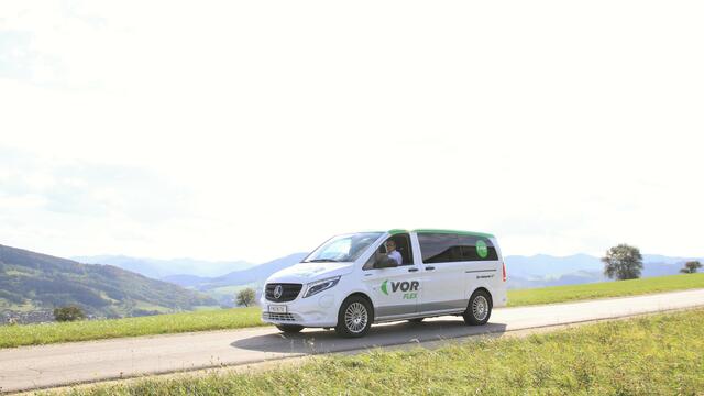 Unterwegs, um Menschen von A nach B zu bringen.  | Foto: NLK Pfeffer