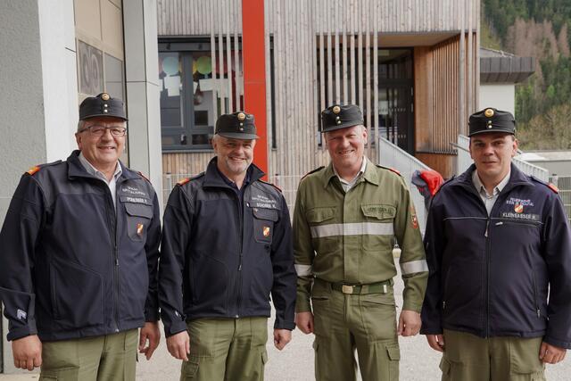 BFK Stv. Peter Podesser, BFK Kurt Schober, Bezirksjugendbeauftragter Thomas Heregger und Kdt. Stv. von Stein im Drautal Horst Kleinsasser. | Foto: ÖA Team, BFKDO Spittal/Drau