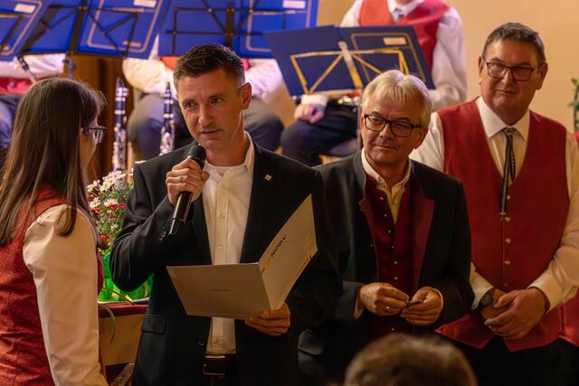 Ehrungen gab es auf dieser Veranstaltung mit Bürgermeister Gerhard Weil | Foto: Harald Walzer