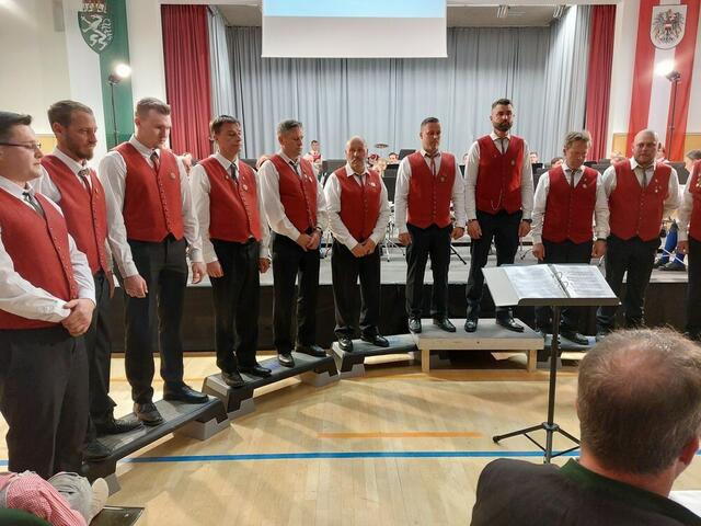 Der MGV "Zirbitzkogel" Mühlen wirkte beim Frühlingskonzert des MV Neumarkt mit. | Foto: Anita Galler