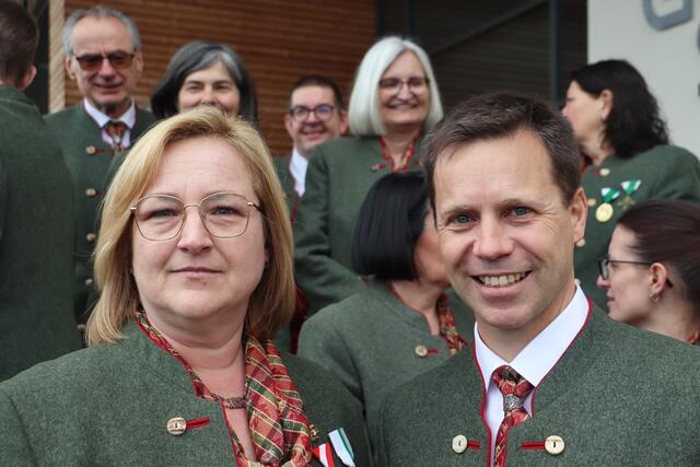 Freuen sich über 91,33 von 100 möglichen Punkten: Obfrau Birgit Tantscher und Kapellmeister Siegfried Rumpf vom Musikverein St. Veit-Andritz-Stattegg  | Foto: Edith Ertl