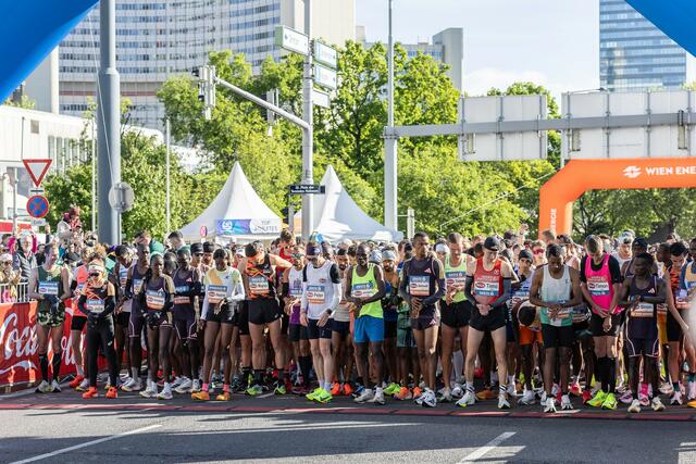 Letzte Vorbereitungen vor dem großen Start... | Foto: René Brunhölzl/RMW