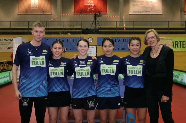 Andreas Hammerschmid, Celina Panholzer, Nina Skerbinz, Choi Haeeun, Liau Yuan und Heike Miller. | Foto: Christian Nowotny