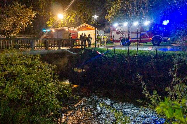 Der Lenker hatte das Fahrzeug beim Eintreffen der Einsatzkräfte bereits verlassen.  | Foto: Freiwillige Feuerwehr Annaberg-Lungötz
