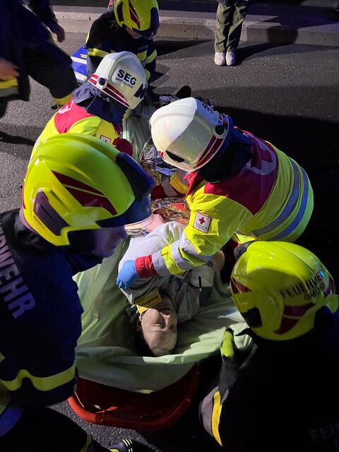 Das Rote Kreuz unterstützte die Übung mit medizinischer Versorgung. | Foto: BFKDO Spittal/Drau - ÖA Team