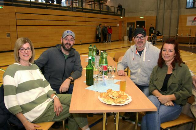 Susanne und Christian Paymit Mario und Andrea Lagler. | Foto: Christian Nowotny