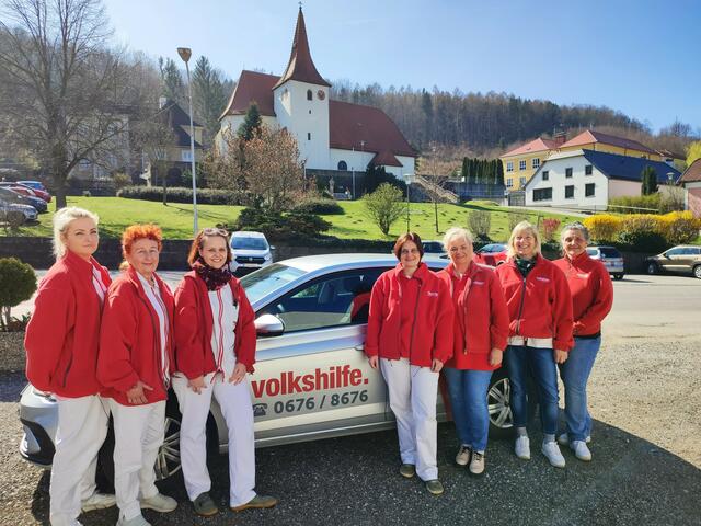 Das VOLKSHILFE-Pflegeteam Altlengbach: Katharina Abrignani, Katalin Tanko, Monika Kessel, Stützpunktleiterin Gabriele Triethaler, Christine Hofbauer, Ehrentraud Hackl und Doris Wallner. (v.l.) | Foto: Volkshilfe