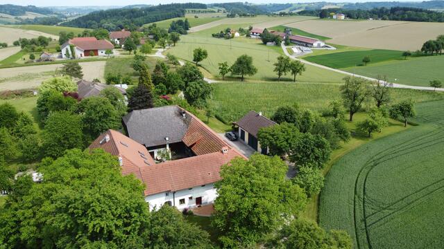 Mitten im Grünen kann man in Schlüßlberg entspannen. | Foto: Roithinger/Bauer