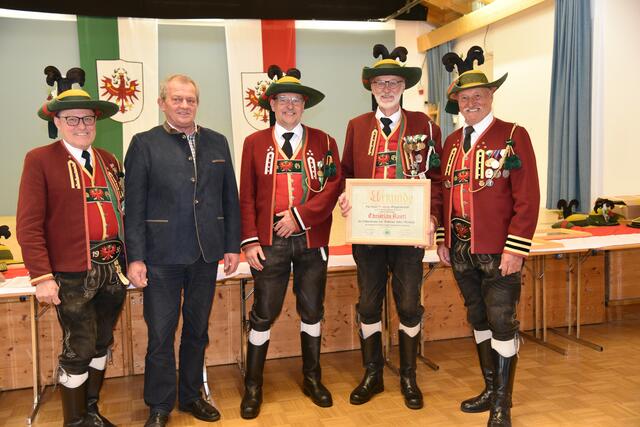 Leutnant Christian Kastl ist seit 55 Jahren Mitglied der Schützenkompanie Grinzens. | Foto: Schützenkompanie Grinzens