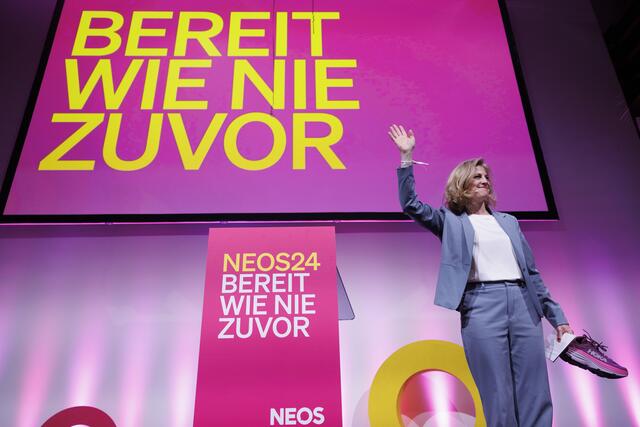Die Parteivorsitzende Beate Meinl-Reisinger wurde erwartungsgemäß mit 93,4 Prozent zur Spitzenkandidatin gewählt. | Foto: ERWIN SCHERIAU / APA / picturedesk.com
