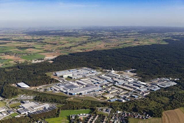 Die AMAG wurde zum dritten Mal in Folge für Qualität und Liefertreue ausgezeichnet („Accredited Supplier Award“) und erhielt Sonderpreise im Bereich Innovation und Nachhaltigkeit.  | Foto: AMAG