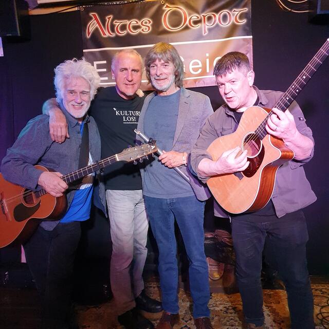 Gastgeber Reinhard Kruspel mit Sean Keane und Band | Foto: Eva Gabriel