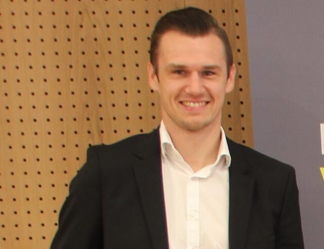 "Die klassischen Generalisten, die alles können, werden nicht nur in einer Bank immer seltener. Daher haben wir uns dazu entschlossen, auf gut ausgebildete Spezialisten zu setzen", meint derProkurist Mattihas Pichler. | Foto: Martin Schöndorfer, 2024