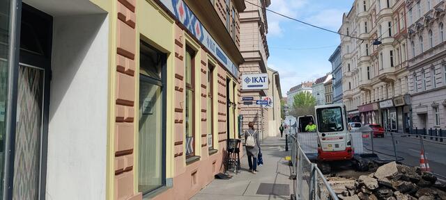 Das freie Erdgeschosslokal soll zu einem "grätzelbasierten Zusammenkunfts-, Organisations- und Veranstaltungsort werden. | Foto: RMW/Philippa Kaufmann