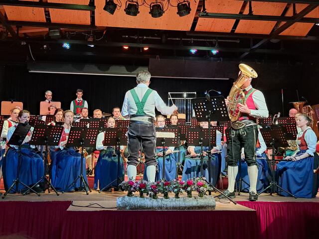 Solo für Tenorhorn von Gidi Zaß jun. beim Stück "Für Theresa" von Herbert Hornig