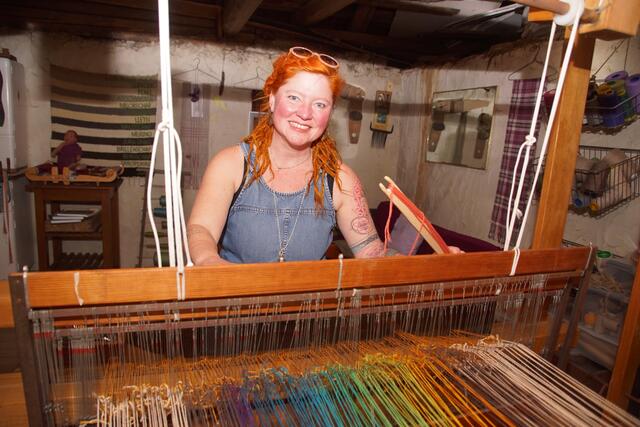 Die Leondiner KopfHerzHandWerkerin Sandra Grünberger hat in ihrem Atelier in der Toheiblmühle in Haslach ihr künstlerisches Zuhause gefunden | Foto: Helmut Eder
