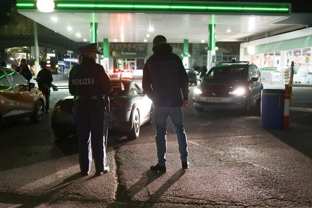 Der Audi TT war den Beamten und Beamtinnen besonders auffällig.  | Foto: Max Spitzauer/RMW