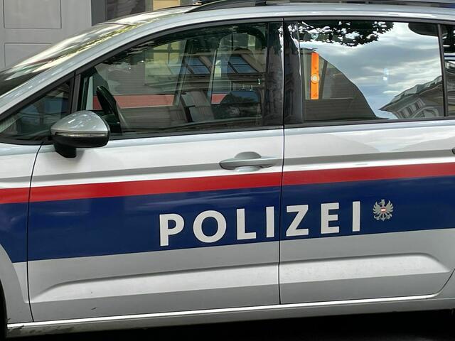 Weil jemand eine leblos treibende Person im Marchfeldkanal bei der Polizei meldete, wurde Großalarm ausgelöst. Der Notruf stellte sich jedoch als Täuschung heraus. (Symbolbild) | Foto: Antonio Šećerović/RMW