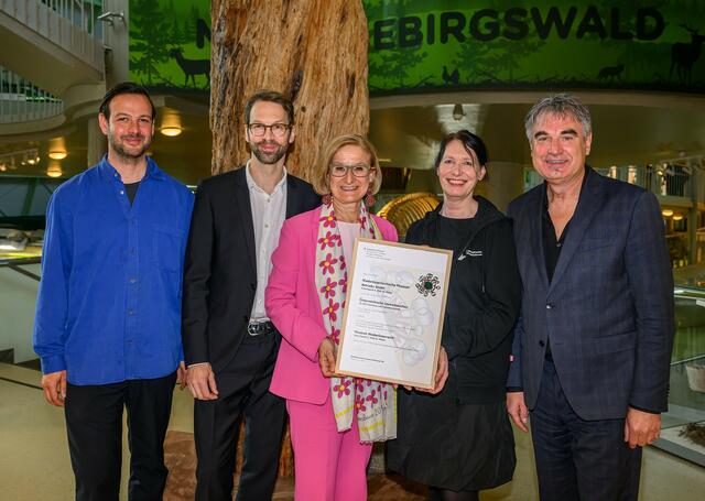 Tarun Kade, Klaus Moder, Johanna Mikl-Leitner, Marie Rötzer, Paul Gessl. | Foto: NLK Burchhart