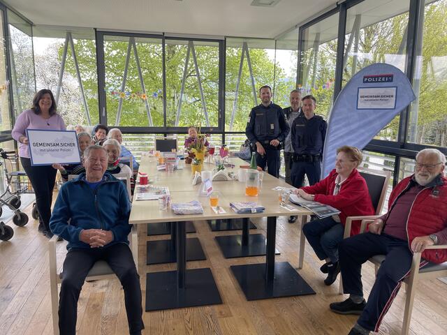 In den Seniorenwohnheimen Frauenberg (Bild) und Ardning klärten die Beamten über Trickbetrüger und andere Gefahren auf. | Foto: Polizei