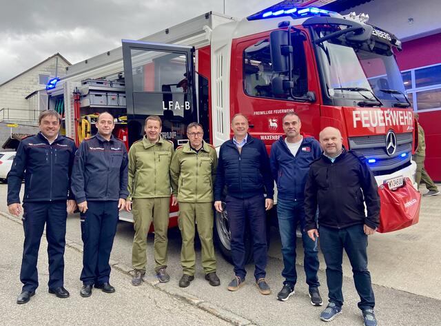 Von links: Karlheinz Pillinger (AB-KDT), Jakob Burgstaller (PB-KDT), Markus Pichler (KDT-STV), Christian Preuer (KDT), DI Josef Rathgeb (BGM), Roland Mayerhofer (Firma Rosenbauer), Michael Pilz (GV) | Foto: Marktgemeinde Oberneukirchen
