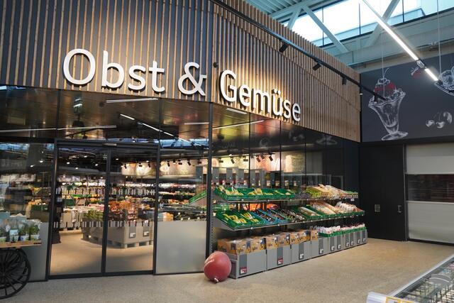 Auch vorhanden: Obst und Gemüse. | Foto: Emanuel Hasenauer