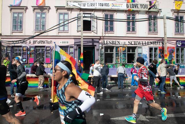 Foto: Türkis Rosa Lila Villa TIPP