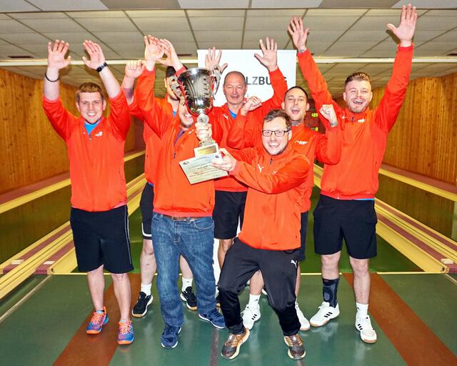 Der KC Rif freut sich über den Erhalt des Wanderpokals | Foto: SSKV