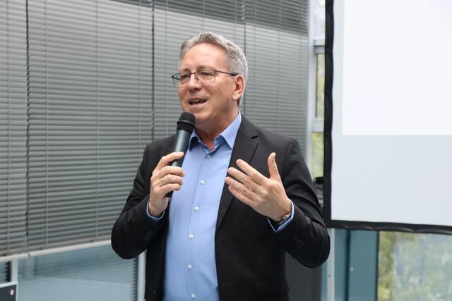 Bürgermeister Martin Krumschnabel hielt eine Eröffnungsrede. | Foto: Nimpf