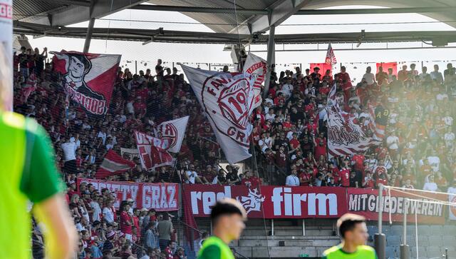 Athletiker bleiben im Süden: Der Bereich der GAK-Fanklubs soll sich künftig von Sektor 22 bis Sektor 25 erstrecken. | Foto: GEPA