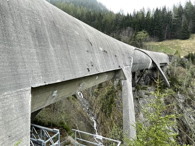 Nur von außen erkennt man, dass es sich um eine Brücke handelt: Verkehrsteilnehmer nehmen das Bauwerk als Tunnel wahr. | Foto: Reichel