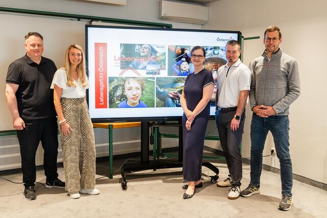 Norbert Lerch (Leiter der Österreich Werbung in Prag), Katharina Weißhaar und Angelina Eggl (TVB Attersee-Attergau), Jaroslav Jachim (Österreich Werbung Prag) sowie Alexander Weberberger (Österreich Werbung Wien). | Foto: Veronika Philipp